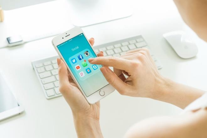 Apple   <br>  WhatsApp'n 'Ska Sorulan Sorular' blmnde yer alan bilgiye gre, ios 10'dan sonra gncellenemeyen eski iPhone'lar platforma eriimi kaybedecek.