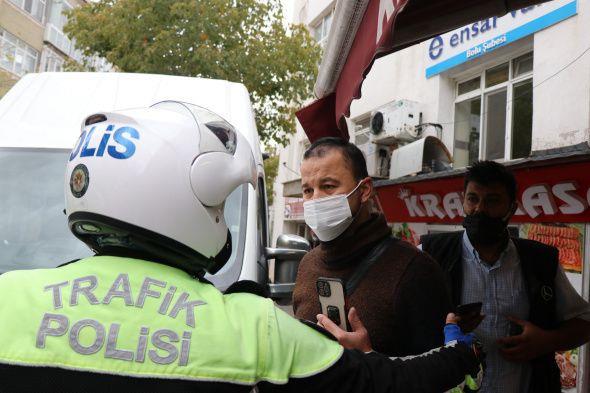 zdemir?in olay yerinden ayrlmasnn ardndan vatandalar arata bulunan ofre tepki gstererek, arac kaldrmasn istedi.