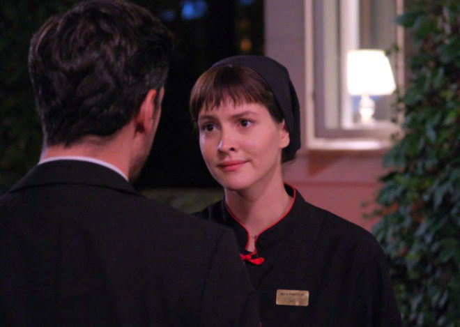 kimizin Srr konusu nedir:  Yedi yandaki kz Hayal (Ahsen Trkylmaz) ile ayakta kalma mcadelesi veren Neva Canpolat (Leyla Feray), biricik kzn masallarla, oyunlarla hayatn gzelliini ve umudu alayarak bytmektedir. Ancak anne-kzn mutlu dnyas pelerine den karanlk adamlarla sarslr. Zor bir hayat srdren Neva ile Hayal'in yolu bir trafik kazasnda Alp Karahun (Aras Aydn) ile kesiir.