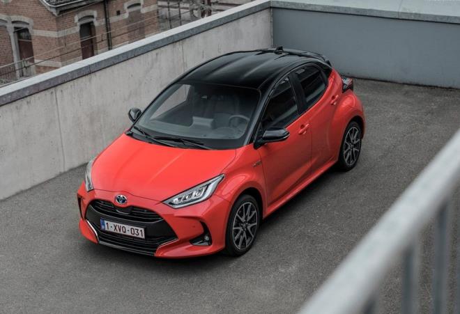 YARIS 1.5 Hybrid Flame  e-CVT     Fiyat 357.100 TL    YARIS 1.5 Hybrid Passion e-CVT    Fiyat 384.050 TL