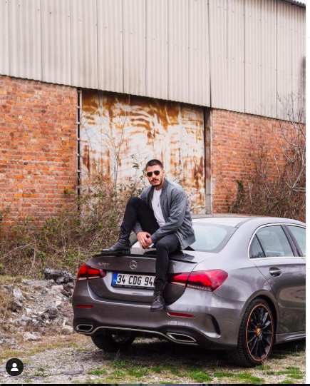 Oyunculardan Kubilay Aka'ya sorulan "zr diler misin?" sorusu ise epey bir sansasyon yaratt. Kubilay Aka'nn sosyal medyada tepki gren cevab yle: