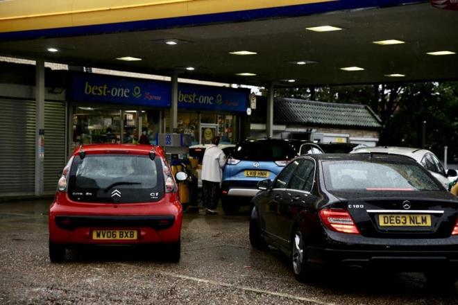 Sorunun zm iin 100' ofr olmak zere yaklak 200 asker de, istasyonlar zerindeki basky hafifletmek iin "geici" destek salayacak.