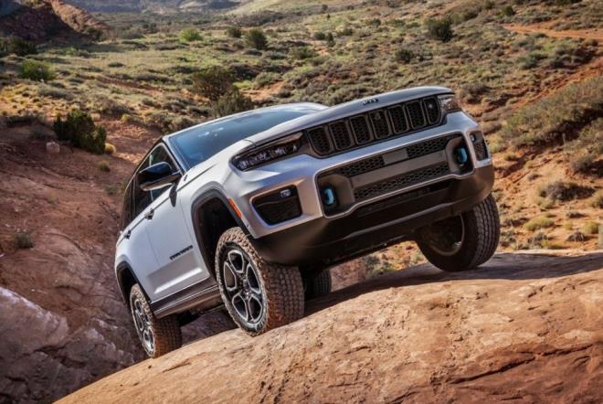 Aracn giri seviyesi modelinde 295 beygir g ve 348 Nm tork reten 3,6 litrelik bir V6 motor yer alyor.