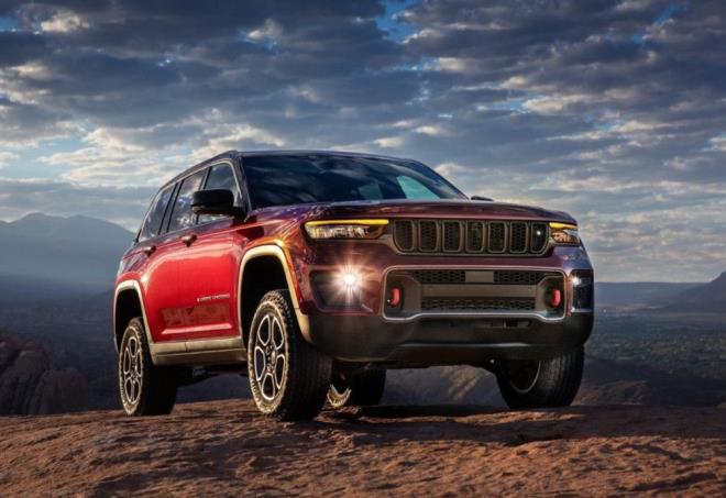 Off-road donanml Trailhawk  versiyonunun yerden ykselii 28,7 cm.