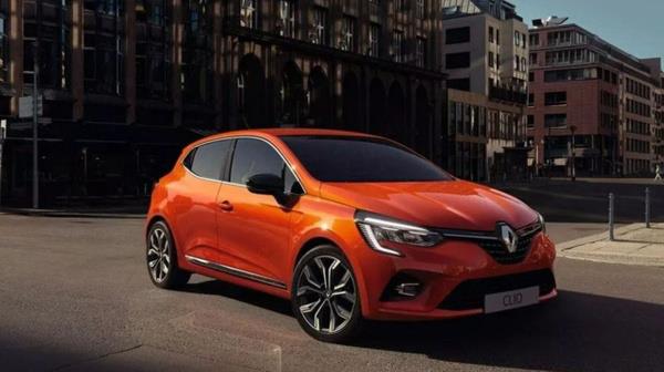 RENAULT  Yeni Clio Joy 1.0 Sce 65 bg    Liste fiyat 169.900 TL    Joy 1.0 TCe ECO 100bg - 184.900 TL    Joy 1.0 TCe X-Tronic 90 bg - 200.000 TL    Touch 1.0 TCe X-Tronic 90 bg - 210.900 TL    Icon 1.0 TCe X-Tronic 90 bg - 231.600 TL