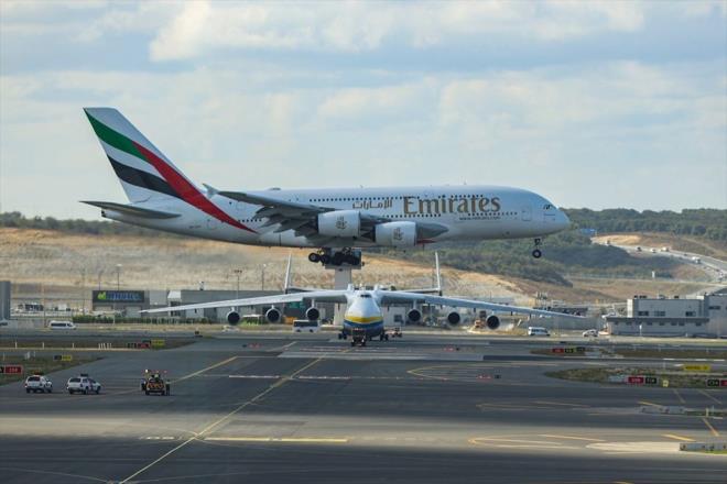 14.25'te stanbul havaliman'na inen uak follow me aralaryla karlanrken, Emirates heyetini stanbul Havaliman yetkilileri karlad.    Uan gelii dolaysyla stanbul Havaliman D Hatlar Geli Terminali'nde tren dzenlendi.