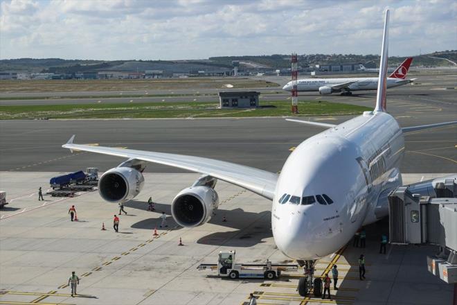 nankul, Emirates'in dzenleyecei seferlerin hayrl olmasn diledi. Trenin ardndan nankul, Al Ghaith'e stanbul Havaliman'nn lale figrl hava kontrol kulesinin maketini, Al Ghaith ise nankul'a dnyann en byk ua ift katl A380 uann maketini hediye etti.