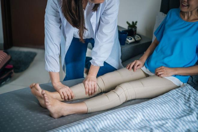 EVDE SALIK VE KSEL BAKIM YARDIMCISI