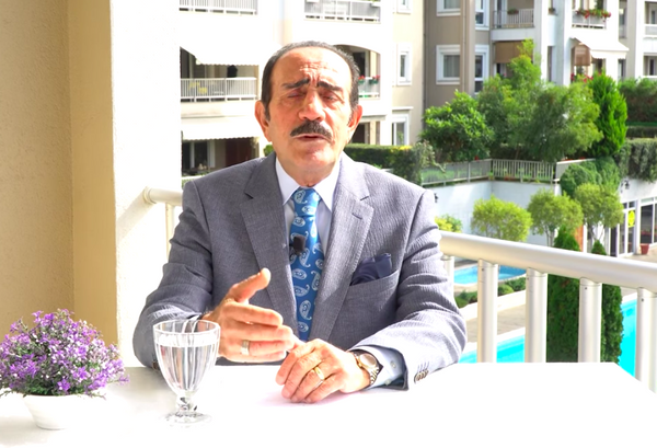 Blent Ersoy'un yerli yersiz bir ok kapris yaptn anlatan Keser, "Blent Ersoy hakknda her eyi aklayacam" dedi ve kamera karsna geti. Kendi YouTube hesabndan paylam yapan Keser, Ersoy'u yaylm ateine tuttu ve azna geleni syledi.te Mustafa Keser'in 34 dakikalk videosundan en arpc blmler...