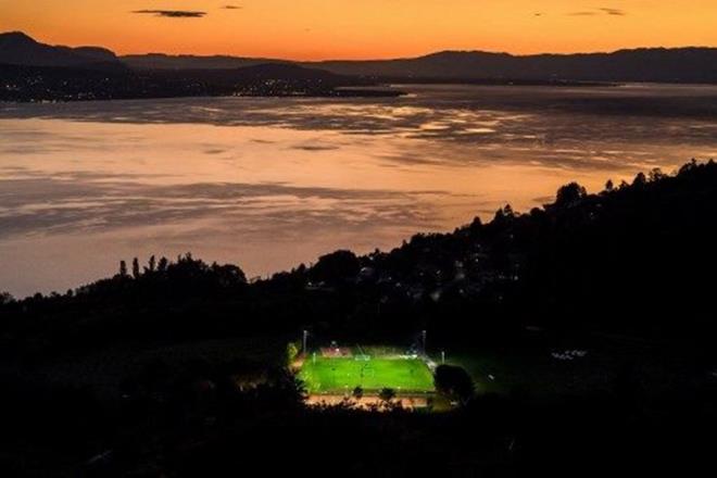 svire'deki Cenevre Gl'nn zerindeki bulunan bu futbol sahasnda ma yapmak olduka keyifli olabilir.