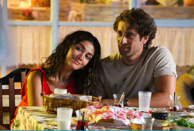 TRT 1'deki Masumlar Apartman'nn balamas ile ans giderek azalan dizi iin Show tv ne yaptysa olmad. Sosyal medyada 'akma Yabanc Damat' olarak yorumlanan dizinin barollerinde gen yetenek Bora Akka ve zge Yaz rol alyor.