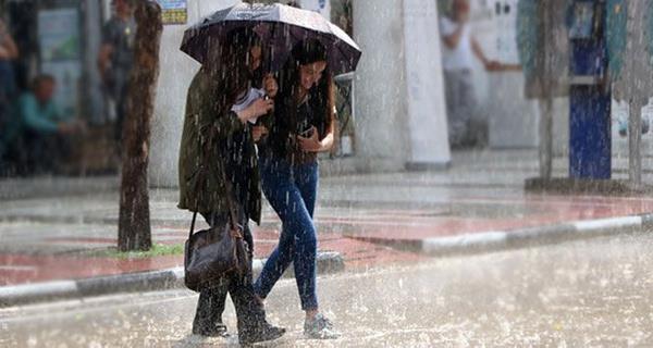Bugn hava nasl olacak?  <br>  Meteoroloji Genel Mdrl tarafndan yaplan son deerlendirmelere gre: lkemizin kuzey kesimlerinin paral ve yer yer ok bulutlu, Ordu ve stanbul evreleri ile Krklareli'nin kuzey kesimlerinin yerel olmak zere saanak yal, dier yerlerin az bulutlu ve ak geecei tahmin ediliyor.