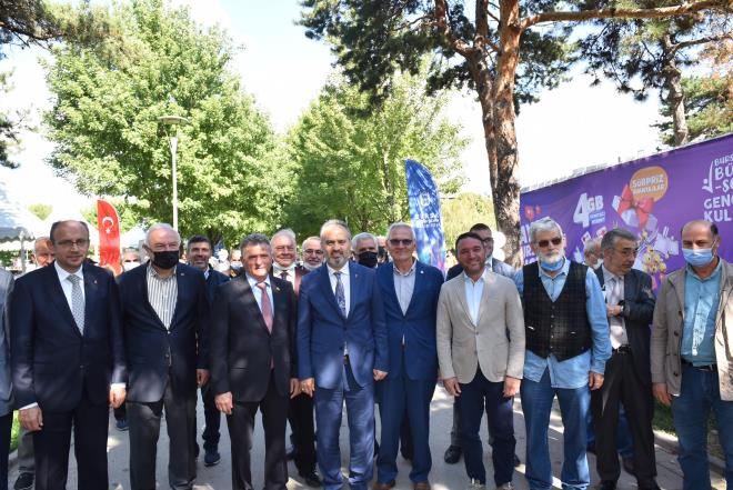 Konumalarn ardndan Bakan Akta ve beraberindekiler tarafndan ?Merinos Lokali?nin temeli atld.