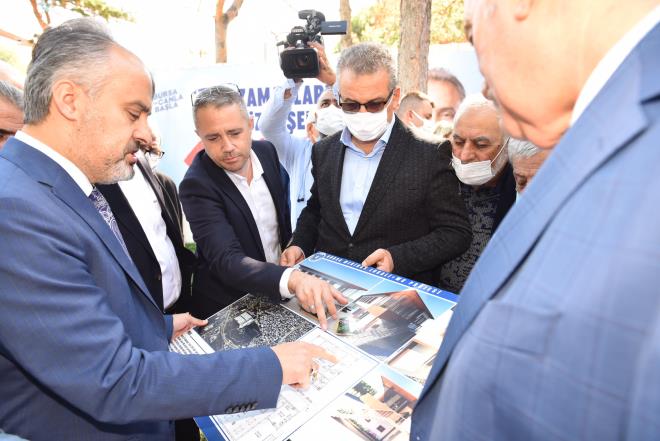 Merinos Fabrikas?nn faaliyetlerinin tamamlamasnn ardndan nemli bir komplekse dntrldn belirten Bursa Milletvekili Atilla dn, Bykehir Belediyesi?nin gsterdii ahde vefann nemli bir hareket olduunu dile getirdi.&#8232;Bursa Kent Konseyi Bakan evket Orhan ise, babasnn da Merinos Fabrikas?ndan emekli olduunu hatrlatarak projeden duyduu memnuniyeti dile getirdi.&#8232;Merinos Emekliler Dernek Bakan Kadir Burhan ve Bursa Kent Konseyi Merinos alma Grubu temsilcisi Tahir Adman ise anlaml program iin Bakan Alinur Akta?a teekkr etti.