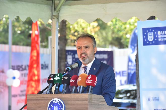 ?Mekanda dostluklar pekitirilir, hasretler <br>giderilir?&#8232;Lokalin tamamlanmasyla birlikte Merinos Park iinde birok ihtiyacn karlayacan ifade eden bakan Akta, bay ve bayan tuvaletleri, abdest alma yerleri, bebek bakm odalar ve mescitlerin yannda Merinoslular?n anlarn tazeleyebilecei bir alann oluturulacan dile getirdi. Projeye nclk etmekten dolay mutlu olduunu syleyen Bakan Akta, Bursa?nn her blgesinde Bykehir Belediyesi?nin almalar yrttn, lei byk olmayan ama anlam byk olan projeleri yrttkleri iin belirtti. Bakan Akta, ?nallah en ksa zamanda almalar bitirilir ve anlar tazelenir. Mekanda dostluklar pekitirilir, hasretler giderilir. Fabrikann kuruluunda emei geen bata Mustafa Kemal Atatrk olmak zere yneticileri, alanlarn rahmetle anyorum. imdiden hayrl uurlu olsun? diye konutu.&#8232;