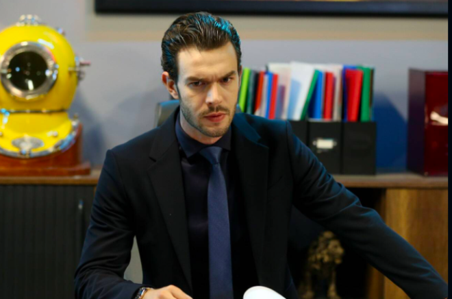 Baht oyunu kadrosu: <br>Barollerini Ayta amaz ve Cemre Baysel?in paylat yapmn oyuncu kadrosunda dris Nebi Takan, Asl Smen, Hande Suba, Funda lhan, Tuba om, Anl elik, Ozan Dagez, rem Yksel, Emrah Ben, Sudem Gzalr ve Altan Erkekli yer alyor.