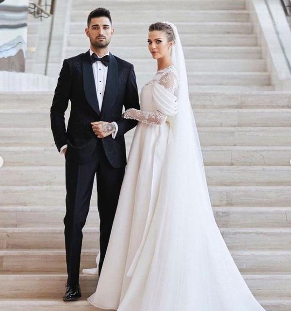 Gelinlik sosyal medyay ikiye bld  <br>  Kimi sosyal medya kullancs gelinlii fazla kapal bulurken, kimi sosyal medya kullancs da gelinlii ok hanm hanmck bir tarzda bulduklarn ifade ederek, isabetli bir tercih olarak yorumlad.