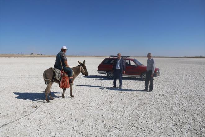 ORAK ALANA DNT    Gl, son yllarda yeterli yan dmemesi, yeralt sularnn ekilmesi ve iklim deiikliinin etkisiyle yaanan kuraklktan etkilendi.    Trkiye'nin ikinci byk gl olan Tuz Gl'n de besleyen Akgl havzas suyun tamamen ekilmesiyle orak alana dnt.