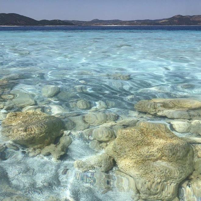 NASA'DAN YEN PAYLAIM    NASA'nn Instagram hesabndaki paylamda "Mars'n milyarlarca yl nce nasl gzktn merak ettiniz mi? Biz ediyoruz. Bugn Mars'n yzeyi bu byleyici su grntsnden mahrum. Bizim Perseverance bilim insanlarnn 3.5 milyar yl nce nehir deltas ve gln aktn dnd Jezero Krateri'ni kefetmekle megul" denildi.     NASA, Jezero Krateri'ndeki kayalarla Salda Gl'ndeki kayalarn birbirine benzedii dncesini tekrarlad.     Salda Gl'ndeki mikrobiyalit fossileri inceleyen NASA'da grevli bilim insanlar Mars'n eski halini daha iyi anlamay hedefliyor.