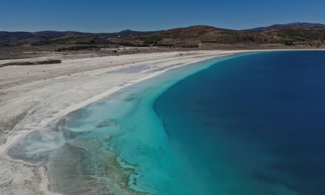 Zurbuchen, "Perseverance ile bir ey bulduumuzda, Salda Gl'ne geri gidip, her ikisi arasndaki srelerin benzerliine bakacaz. Ayn zamanda Perseverance ile Salda Gl'nden elde edilenler arasnda fark olup olmadna bakacaz" eklinde konutu.