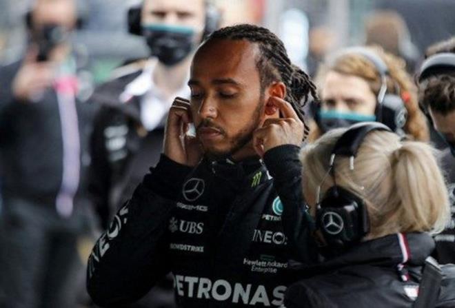 Formula 1'in favori isimlerinden Hamilton 11. ba�lad��� yar��� be�inci s�rada tamamlad�.