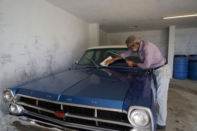 "SATMAYI DNMYORUM"    "Onunla yaadm bir sr hatram var. Bunun bence maddi karl yok" diyen Mandev, "Bana ne teklif ederlerse etsinler, insan evladn, olunu, manevi deerleri olan ahsiyetleri parayla satar m? Bu da benim iin manevi deeri olan bir araba." eklinde konutu.    Mandev, aracn satmay dnmediini szlerine ekledi.