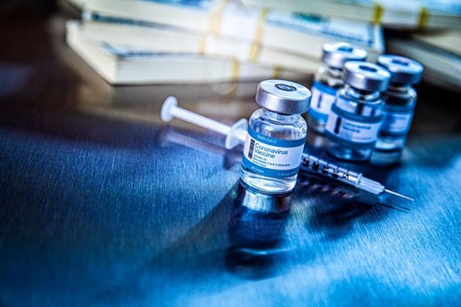 Ara�t�rmaya kat�lan 12-17 ya�lar� aras�ndaki biraz daha b�y�k �ocuklarda bile y�ksek asemptomatik vaka oranlar� vard� ve enfekte olanlar�n y�zde 45'inde herhangi bir semptom g�r�lmedi. Ancak �al��madaki yeti�kinler i�in rakamlar b�y�k �l��de farkl�yd� Ara�t�rmaya kat�lan yeti�kinlerin sadece y�zde 12'si asemptomatik vakalara sahipti.