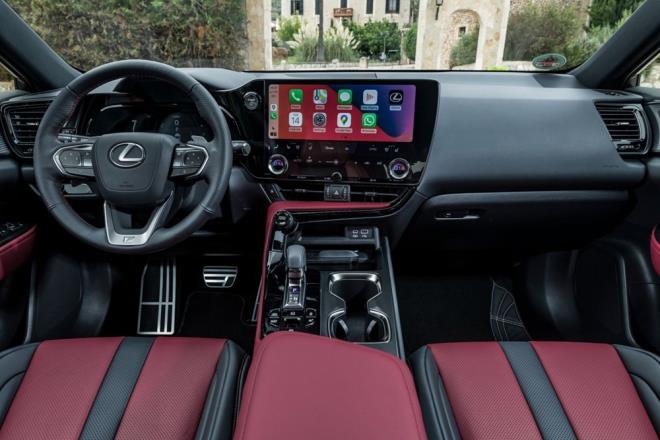 KOKPT TARZI KABN DENEYM    Lexus?un ilk kez LF-30 Electrified konseptinde gsterdii Tazuna kokpit konsepti, NX modeli ile retime aktarld.