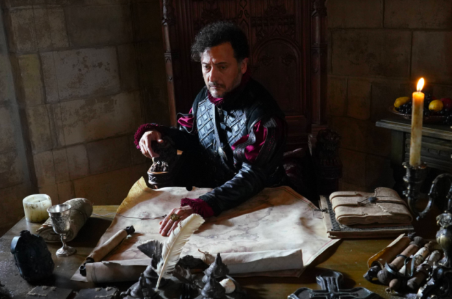 Fakat daha sonra per�embe ak�amlar�n� ad�na yazd�ran iki dizi Camdaki K�z ve Bir Zamanlar �ukurova'n�n yeni sezon b�l�mlerinin ba�lamas� ile dengeler de�i�ti. �ki kanal�n da seyircini eline alan TRT per�embe g�nleri fire vermeye ve d����e ge�meye ba�lad�.