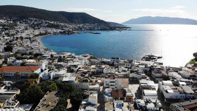 "MEMURLAR, LER VE DAR GELRLLER N EV YAPILMASI LAZIM"    Emlaklk yapan Musa Orman ise Bodrum?da gayrimenkule yatrmn fazla olmasnn fiyatlar artrdn ifade ederek unlar syledi:    ?Pandemi srecinden insanlarn Bodrum?u tercih etmesinden dolay elimizdeki ve gayrimenkul azaldndan dolay talep patlamas yaanyor.