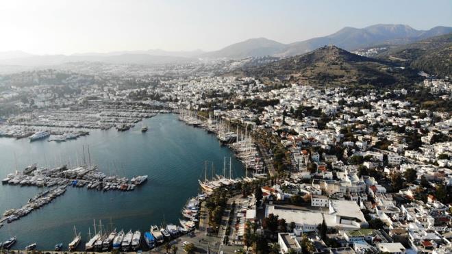 "BODRUM?DA ALIAN MEMUR,  BULUNAMAYACAK"    Bodrum Belediye Bakan Ahmet Aras,  ev kiralarnn yksek olmas nedeniyle Bodrum?da alacak kimsenin kalmayacan syledi.