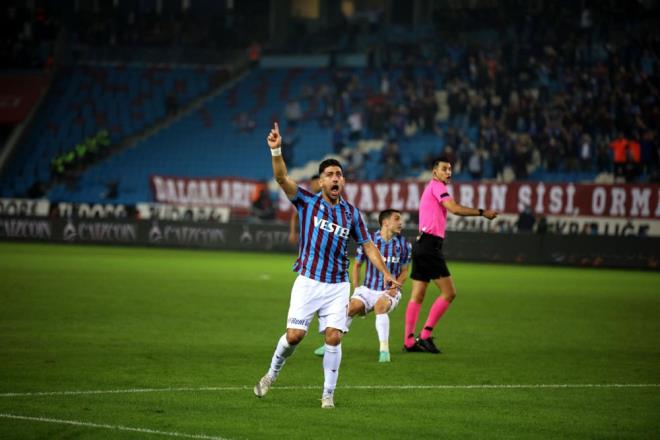 Bordo-mavili ekip 90+2' de Yusuf Sar ile fark ikiye kard.