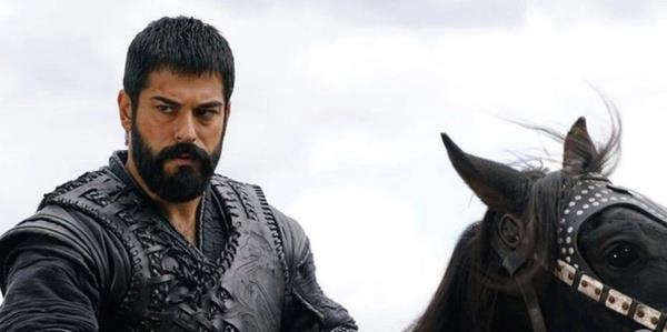 Beykoz Riva'da 8 Aralk 2020 tarihinde ' Kurulu Osman' dizisinin ekimleri srasnda, dizinin barol oyuncusu Burak zivit'in kendilerine kfr ve hakaret ieren szler sylediini iddia eden 4 set alan, zivit hakknda su duyurusunda bulundu. Soruturma kapsamnda ifadesi alnan zivit, "Set ortamnn stresli olduu dorudur ama azmdan asla kfr ve hakaret kmamtr. Bu kfrleri edebilecek bir kii olmadm da beni yakinen tanyan herkes bilir" dedi.