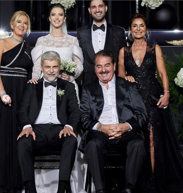 mparator lakapl arkc brahim Tatlses, Derya Tuna'dan dnyaya gelen kendisi gibi mzisyen olan olu do Tatlses'i 7 Ekim tarihinde gerekleen grkemli bir dnle evlendirdi. Tatlses'in dnde gelini Yasemin efkatli'ye verdii hediye ise gnler sonra ortaya kt.