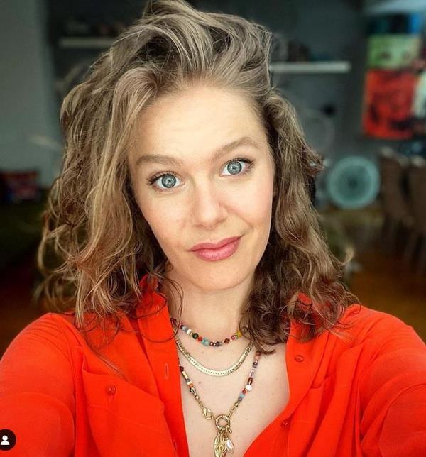 Biricik 2014 ylnn Kasm aynda Kanal D'de balayan eref Meselesi dizisinde Kbra karakterine can verdi. 2015-2017 yllar arasnda Kanal D'de yaynlanan Hayat arks'nda Hlya karakterini canlandrd. 2016 ylnda Emre Yetkin'le evlendi. 2019 ylnda yaynlanan iero isimli sinema filminde Erdal Beikiolu ile barol paylat. Ayn yl Kuzgun dizisinde rol ald.. 2020 ylnda Krmz Oda dizisinde konuk oyuncu olarak yer ald. Yine 2021'de Fatma dizisinin ekimlerini tamamlad. Son olarak Camdaki Kz dizisinde barol karakteri olan "Nalan" karakterini canlandryor.