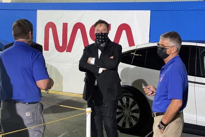 Musk?n yzde 48?ine sahip olduu SpaceX, bu ayn balarnda ikincil bir hisse satnda 100 milyar dolar deerindeydi ve bu da onu internet devi ByteDance'in ardndan dnyann en byk ikinci zel irketi haline getirdi.