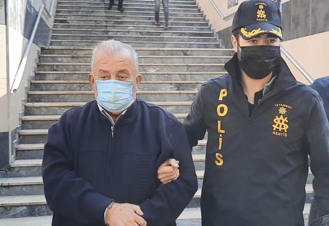 stanbul'dan aldklar otomobilleri sahte plakalarla Adana'ya gtrerek sattklar iddia edilen 3 pheli polis tarafndan yakaland.