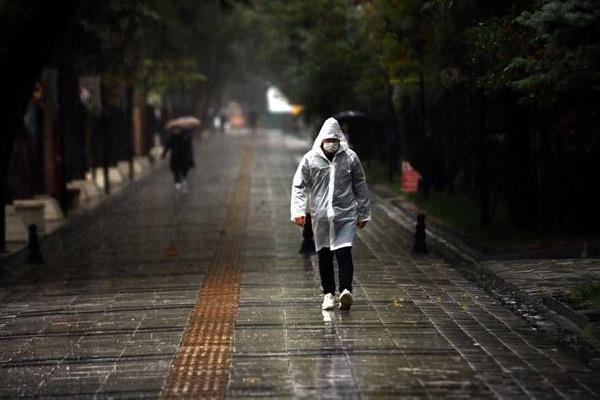 Sabah ve gece saatlerinde Marmara,  Ege,  Anadolu?nun kuzeydousu, Karadeniz'in i kesimleri ile Dou Anadolu'nun kuzeyinde yer yer pus ve sis bekleniyor.