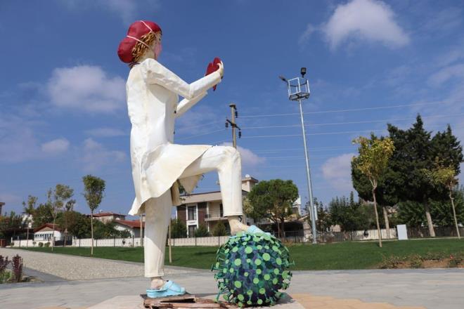 Aki, "Salk alanlarmzn efkatini, onlarn duyarlln ve hizmet sevgisini yanstan eserler olmadn dnyoruz" eklinde konutu.