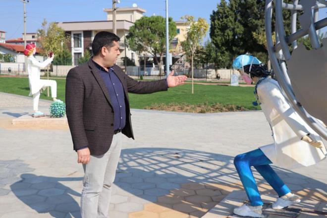 "BU OBJELERN KALDIRILMASINI STYORUZ"  <br>  Heykelleri eletiren Merkezefendi Belediye Meclisi AK Parti Grup Bakanvekili Yavuz Aki, "ocuklarmz, bu heykelleri grp korkabilir" dedi.    Salk alanlarn yanstan heykellerin mimari yapsn eletiren Aki, "Bizlerin hayatn kurtarmak iin en nde savaan salk personellerimiz adna yaplan parkta onlar onurlandrmak, bu mcadelelerini talandrmak iin yaplan objeler hakknda ok tepki aldk. Objelerin buraya yakmadn dnyoruz. Henz al yaplmayan bu parkta bu objelerin kaldrlmasn istiyoruz" diye konutu.