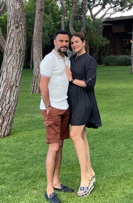 Kardei Seluk Tekta' koronavirs nedeniyle kaybettikten sonra zor bir dnem geiren Alian, uzun sre uzak kald ekranlara geri dnmeye hazrlanyor. Son dnemde konser programlarna da balayan nl sanat, bir televizyon programn sunuculuu iin TRT ile anlama yapt.