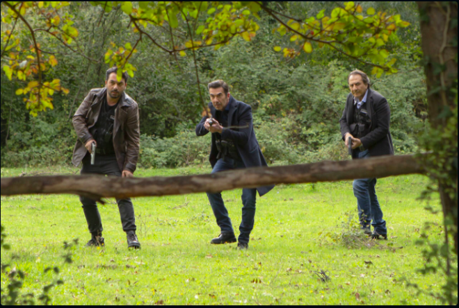 Sete kmama karar:<br> 8 blmn ekildii, 6 blmn ise yaynland dizide yaanan bu maduriyetin ardndan sonunda bak kemie dayand. Arka Sokaklar'n Total grubunda yine birinci olduu gn yani dn, ekip hak ettikleri paralarn alana kadar sete kmama karar ald.