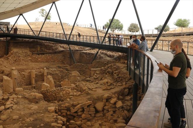 "KLTR TURU LSTELERNDE BR NUMARA"    anlurfa Turizmi Gelitirme Dernei Bakan Yardmcs ve Trkiye Seyahat Acentalar Birlii Ynetim Kurulu yesi Rahime Yaar ise salgn nedeniyle dnya genelinde turist hareketliliinde ciddi azalmalarn grldn syledi.