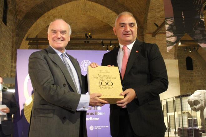 Trene, Bakan Yardmcs Nadir Alpaslan, Gilbert Vakf Heyet yesi Sayn Tristram Hunt, Gilbert Koleksiyonu Kratr Alice Minter ve Dr. retim yesi idem Maner katld.