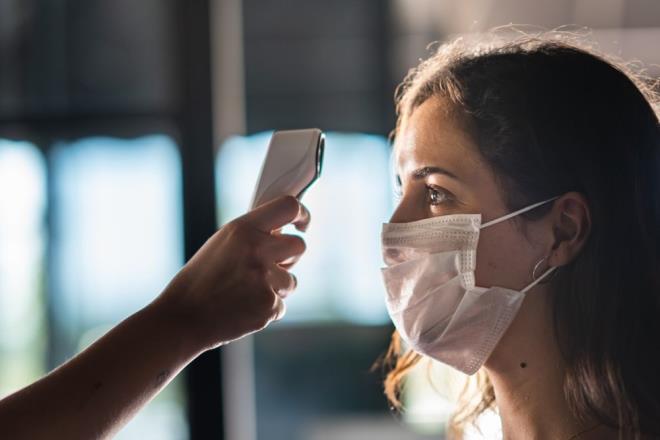 Ancak, Dr. Ed Pooley, bunu sylemek iin ok erken olduunu syleyerek, ?Corona virsn endemik hale geldiini sylemenin ok erken olduunu dnyorum. Dolamda birden fazla varyant varsa endemik olmak zorlayor.  Ayrca dnyann hala nispeten dk a almna sahip blgeleri varken? Ne kadar ok varyantnz olursa, bir eyin endemik hale gelmesi riskiniz o kadar azalr, rnein Delta varyantnda grdmz dalgalanmalar buna rnektir? dedi.