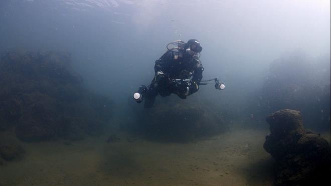 Gle kylar bulunan Van ve Bitlis?te amatr ve profesyonel dalglar tarafndan yaplan dallarda, Van Gl?nn derinliklerinde bulunan gizem zlyor.