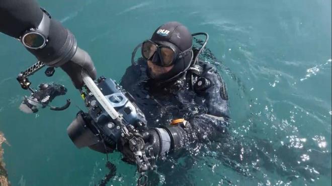 Dernein blgeye ilgisinin ok nemli olduunu belirten Akku, "ekilen fotoraflar ve grntler Van Gl?nn tantlmasnda ve dal turizminin canlandrlmas iin ok nemli. Umarz ilerleyen gnlerde Van Gl?nn etrafnda onlarca dal okulu alacak ve genlerinin grev ald dal rehberleri yetitirilecektir. 4 gn sren nky, Altnsa ve Adilcevaz aklarnda yer alan mikrobiyalit alanlar, Rus bat olmak zere Van Gl?nn eitli blgelerinde aralksz dallar yapld? diye konutu.