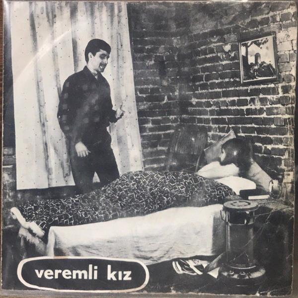 1966'da Cahit Seyhanl'nn kard ?Veremli Kz? pla ise hastaln kltrel etkisinin en byk rneklerinden biri olmutu. Byk ses getiren plak btn lkeyi alatmt zira plakta Seyhanl'ya hkrklar iinde alayan Nedret Gven elik ediyordu. arky dayanlmaz klan, zorlu yaam koullar nedeniyle verem olan insanlara lkenin her yerinde rastlanmasyd.