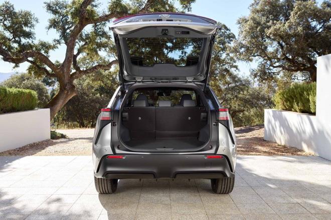 Arata koltuklar normal konumdayken 452 litrelik bagaj kapasitesi sunuluyor.