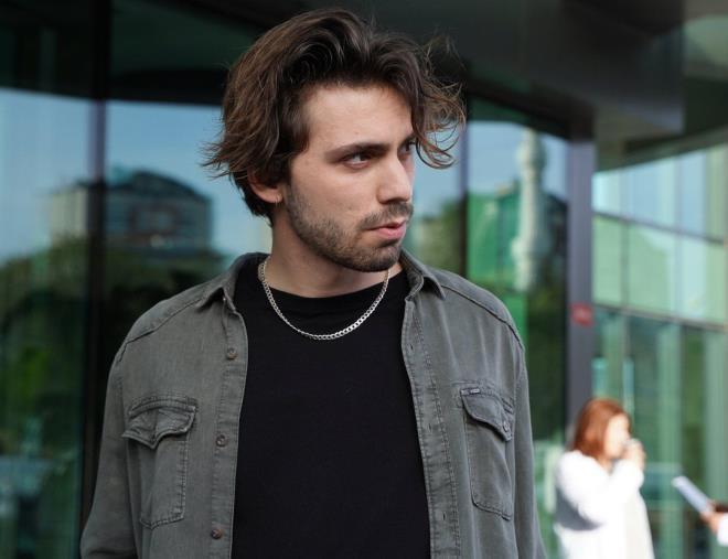 Taro Emir ''Ben inanlmaz bir ekilde utanyorum'' diyerek, bu durumdan rahatsz olduunu belirtti.